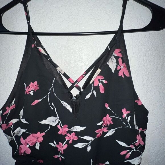 SIENNA SKY BLACK FLORAL ROMPER SIZE SMALL NWOT - Picture 8 of 10
